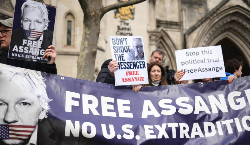 Londres frena extradición de Assange a EU y pide garantías de que no será ejecutado